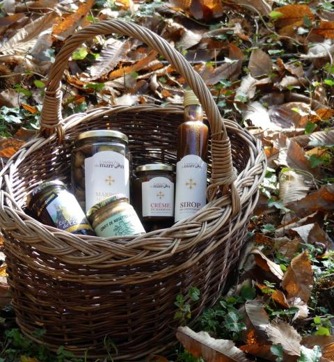 Atelier du marron - pots de crèmes de marrons dans panier